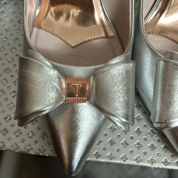 Ted Baker Silver Metallic Heels with Rose Gold Accents on Bow - Picture 5 of 13